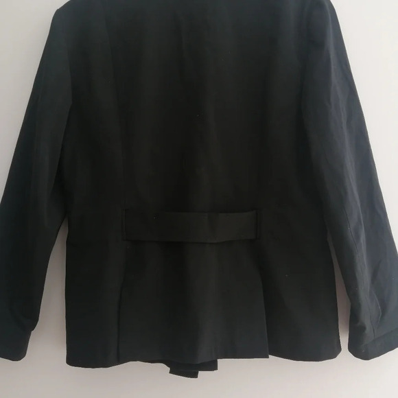 Theory Caprino Black 3 Button Blazer Jacket with Self Tie Belt 12 - Picture 7 of 16